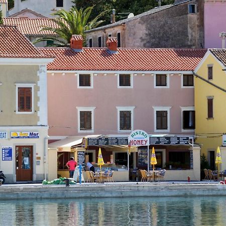 Apartments By The Sea Mali Lošinj Екстериор снимка