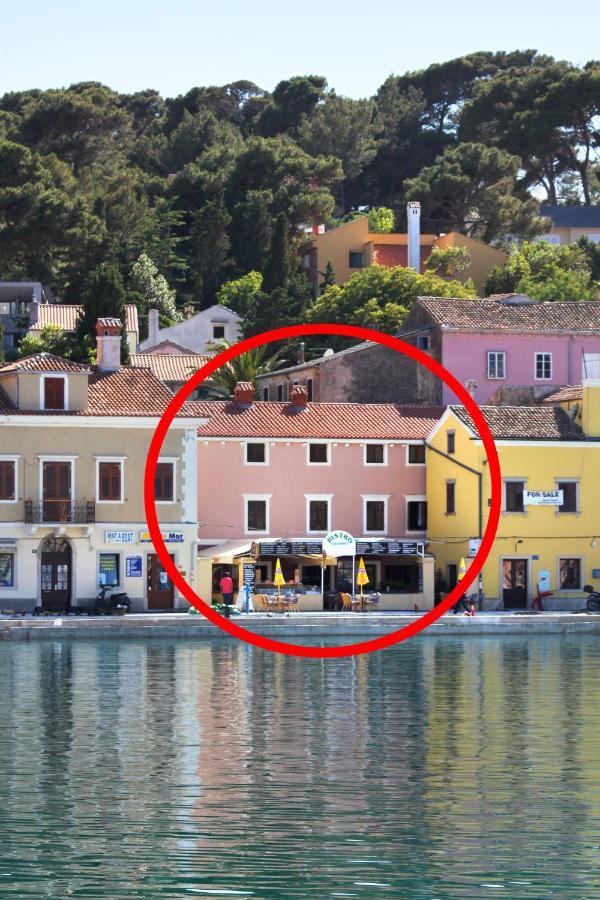 Apartments By The Sea Mali Lošinj Екстериор снимка