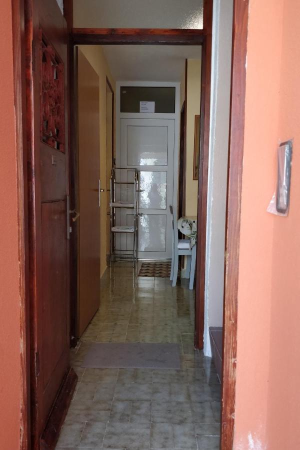 Apartments By The Sea Mali Lošinj Екстериор снимка